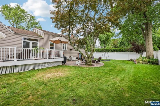 100 4th Avenue, Westwood, NJ 07675