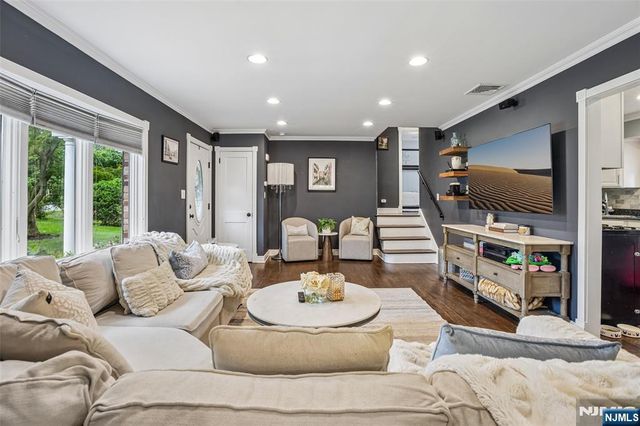 100 4th Avenue, Westwood, NJ 07675