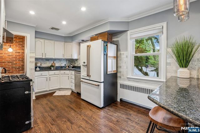 100 4th Avenue, Westwood, NJ 07675