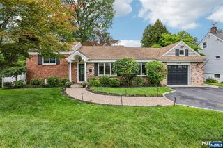 100 4th Avenue, Westwood, NJ 07675