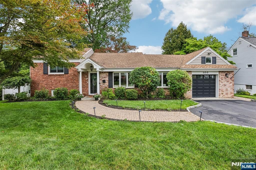 100 4th Avenue, Westwood, NJ 07675