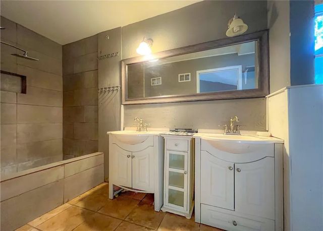 600 S Minnesota St, Beeville, TX 78102