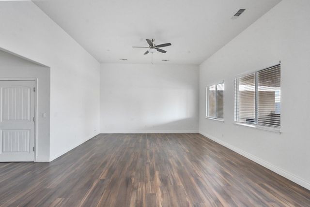 1974 Gus Villalta Dr, Los Banos, CA 93635