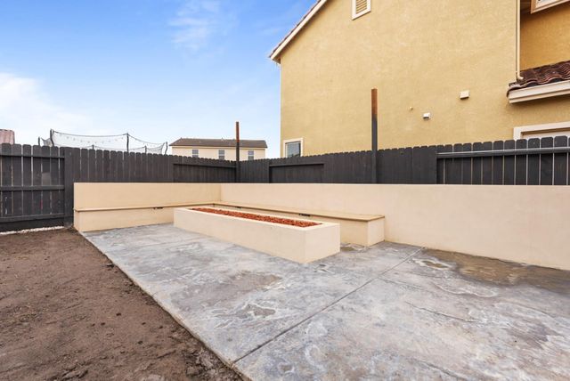 1974 Gus Villalta Dr, Los Banos, CA 93635