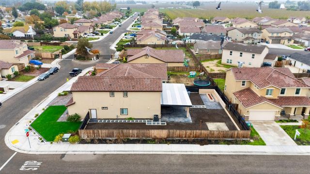 1974 Gus Villalta Dr, Los Banos, CA 93635