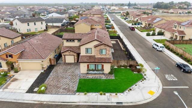 1974 Gus Villalta Dr, Los Banos, CA 93635