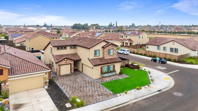 1974 Gus Villalta Dr, Los Banos, CA 93635