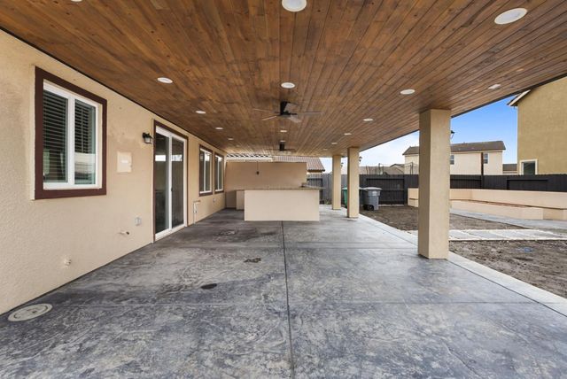 1974 Gus Villalta Dr, Los Banos, CA 93635