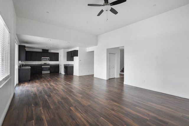 1974 Gus Villalta Dr, Los Banos, CA 93635