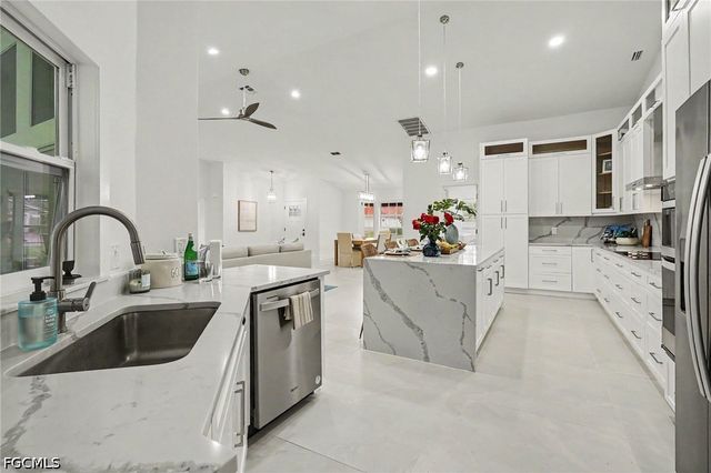 4618 Ashton CT, Naples, FL 34112