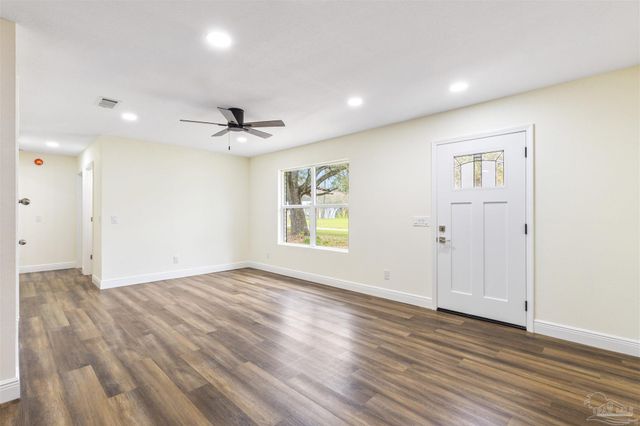 6027 Villenauve Ln, Pensacola, FL 32526