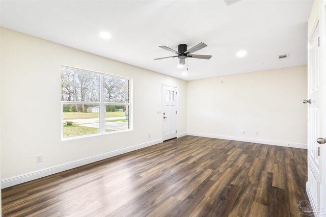 6027 Villenauve Ln, Pensacola, FL 32526