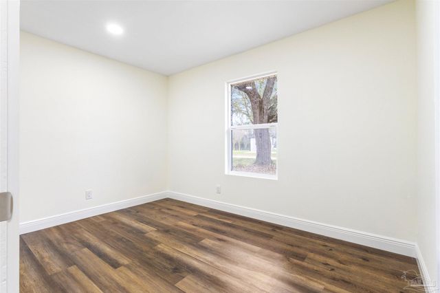 6027 Villenauve Ln, Pensacola, FL 32526