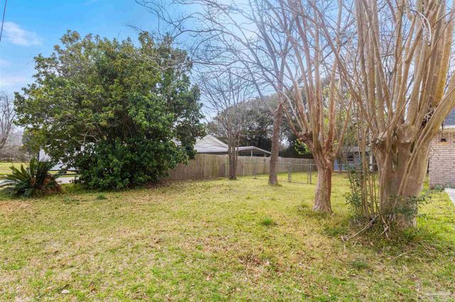 6027 Villenauve Ln, Pensacola, FL 32526