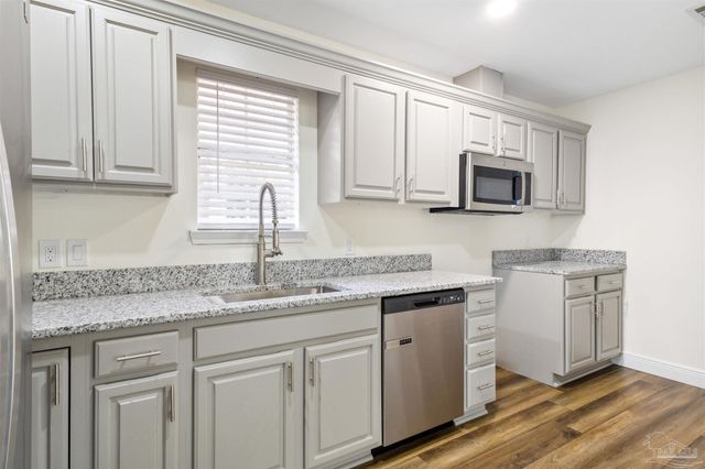 6027 Villenauve Ln, Pensacola, FL 32526