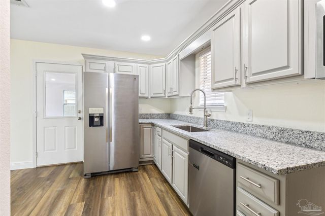 6027 Villenauve Ln, Pensacola, FL 32526