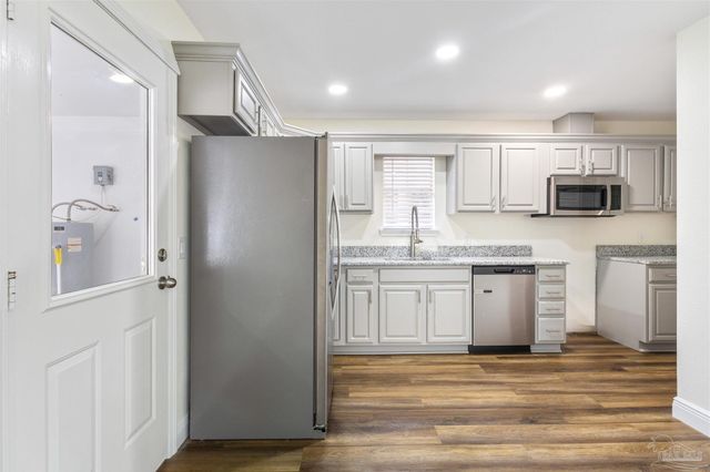 6027 Villenauve Ln, Pensacola, FL 32526