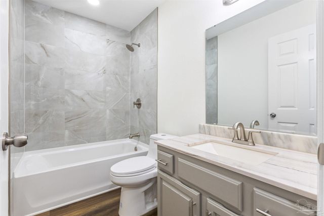 6027 Villenauve Ln, Pensacola, FL 32526