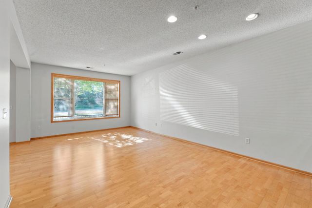 11159 Kinsley Street, Eden Prairie, MN 55344