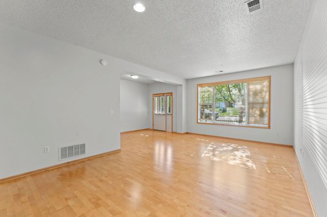 11159 Kinsley Street, Eden Prairie, MN 55344