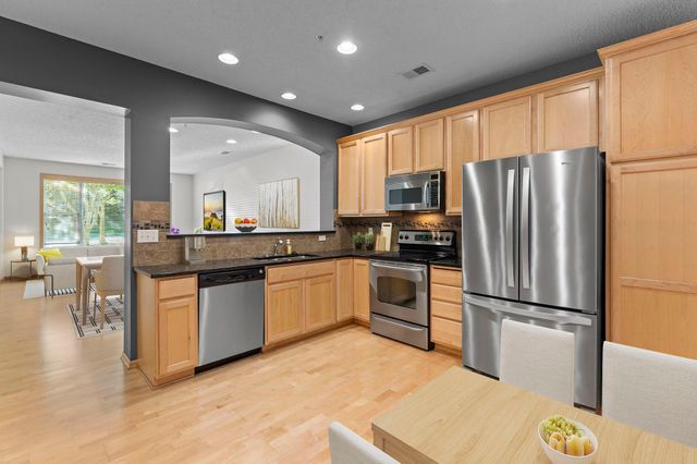11159 Kinsley Street, Eden Prairie, MN 55344