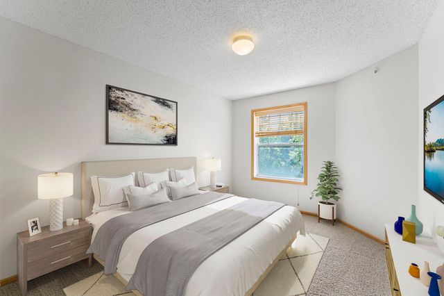 11159 Kinsley Street, Eden Prairie, MN 55344