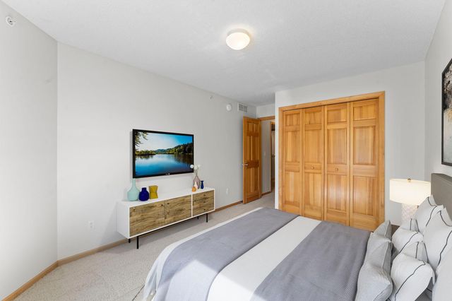 11159 Kinsley Street, Eden Prairie, MN 55344
