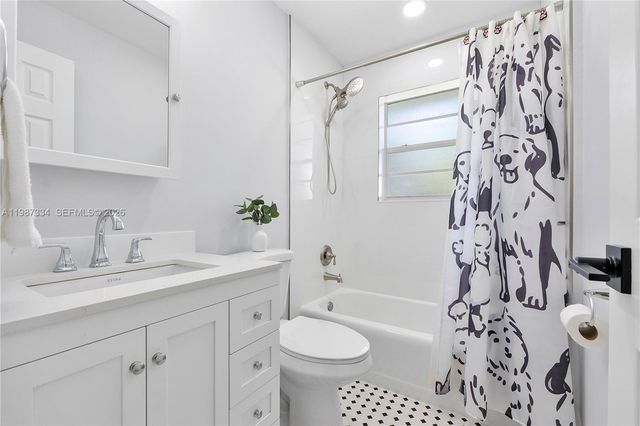 885 Camellia Ct, Plantation, FL 33317