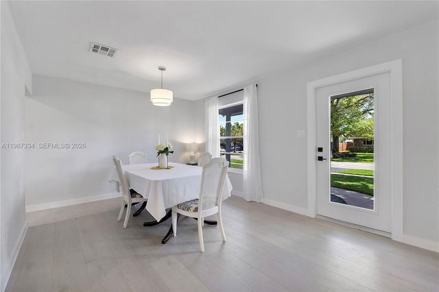 885 Camellia Ct, Plantation, FL 33317