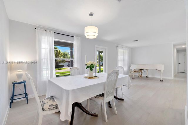 885 Camellia Ct, Plantation, FL 33317