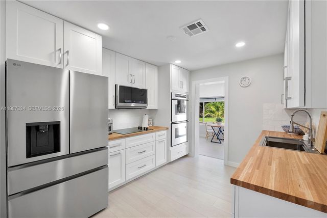 885 Camellia Ct, Plantation, FL 33317