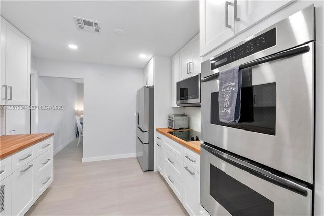 885 Camellia Ct, Plantation, FL 33317