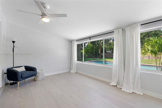 885 Camellia Ct, Plantation, FL 33317