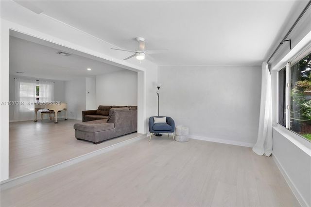 885 Camellia Ct, Plantation, FL 33317