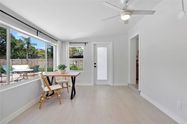 885 Camellia Ct, Plantation, FL 33317