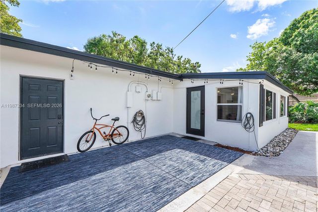 885 Camellia Ct, Plantation, FL 33317