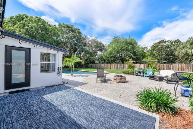 885 Camellia Ct, Plantation, FL 33317