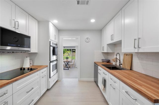 885 Camellia Ct, Plantation, FL 33317