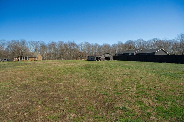 9021 Holmes Creek Rd, Smithville, TN 37166