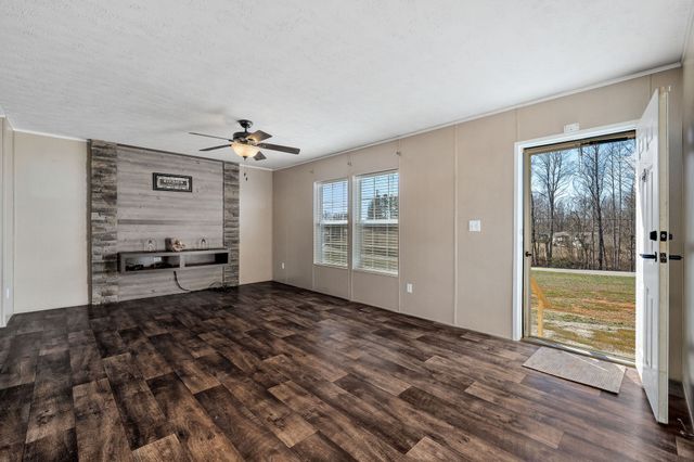 9021 Holmes Creek Rd, Smithville, TN 37166