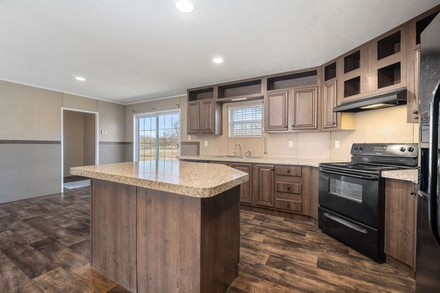 9021 Holmes Creek Rd, Smithville, TN 37166