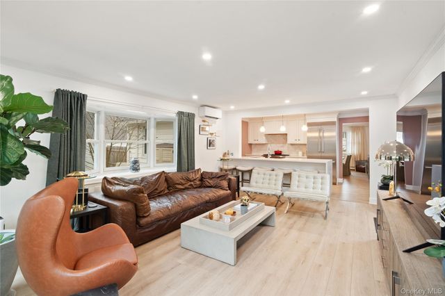 2552 Woodland Avenue, Wantagh, NY 11793