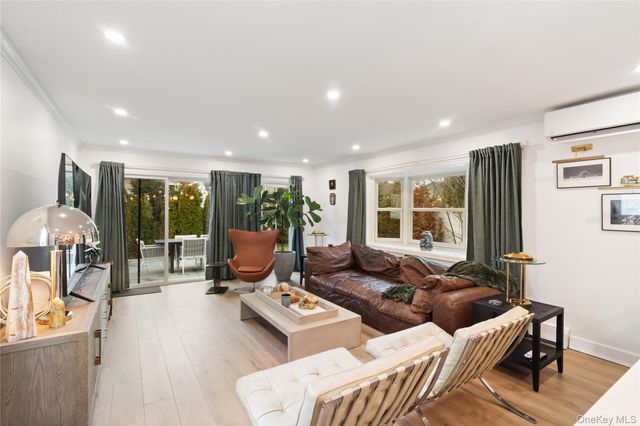 2552 Woodland Avenue, Wantagh, NY 11793