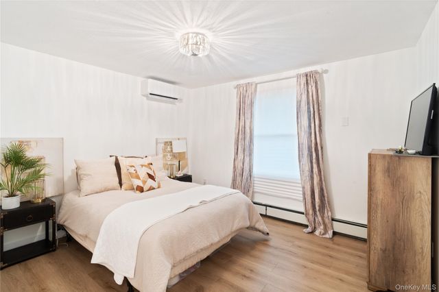 2552 Woodland Avenue, Wantagh, NY 11793