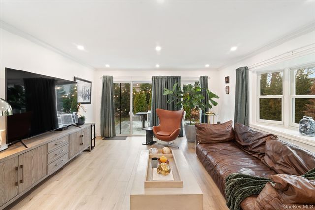 2552 Woodland Avenue, Wantagh, NY 11793