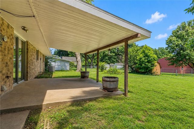 2100 Monticello Avenue, Springdale, AR 72762