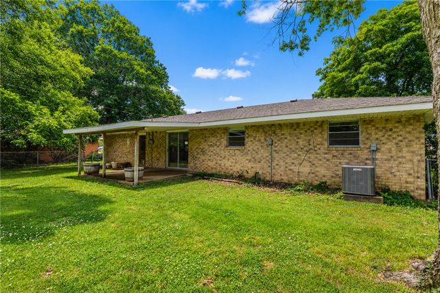 2100 Monticello Avenue, Springdale, AR 72762