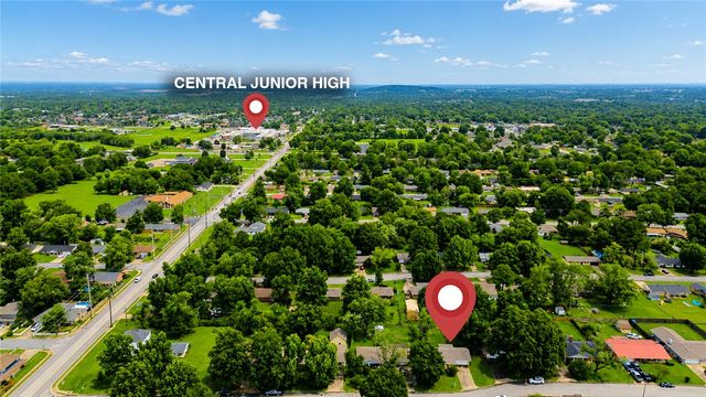 2100 Monticello Avenue, Springdale, AR 72762