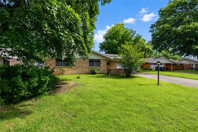 2100 Monticello Avenue, Springdale, AR 72762