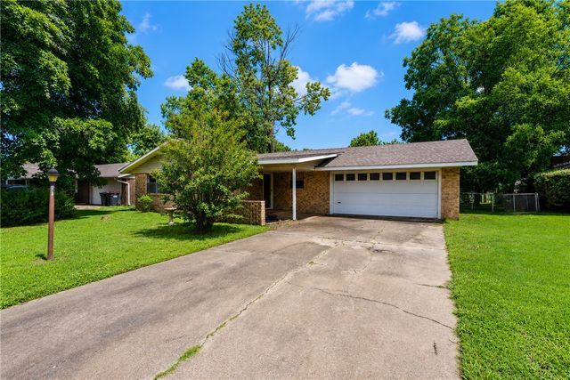 2100 Monticello Avenue, Springdale, AR 72762
